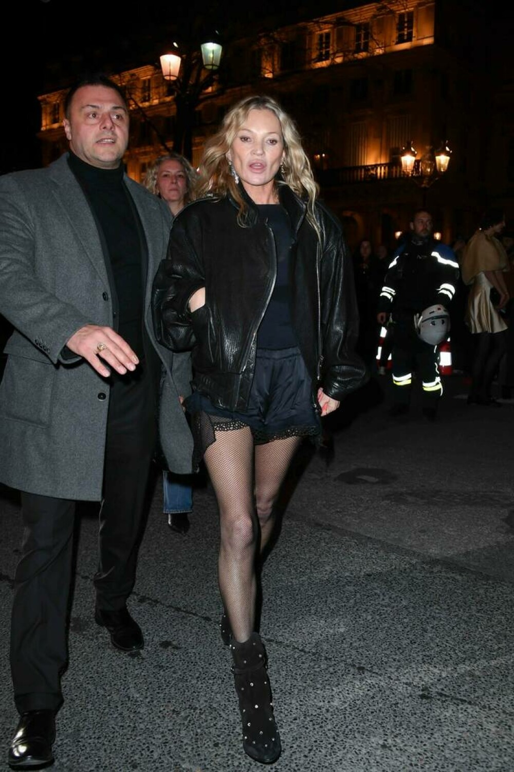 Kate Moss, modelul care a redefinit frumusețea, a strălucit la Paris Fashion Week. GALERIE FOTO - Imaginea 19