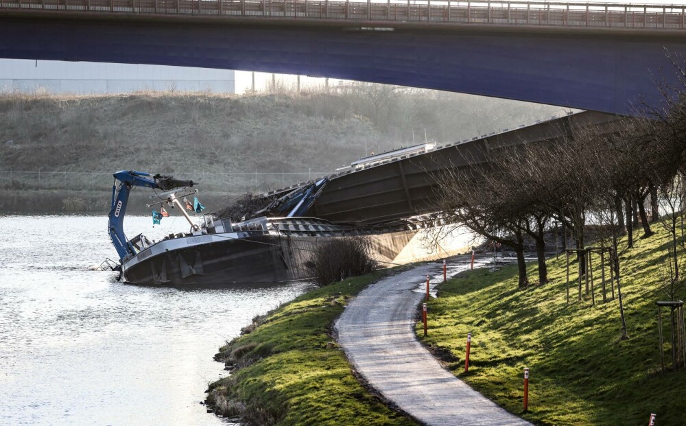 O persoană a murit și alte trei au fost rănite în urma surpării unui pod pe o autostradă din Belgia - Imaginea 1