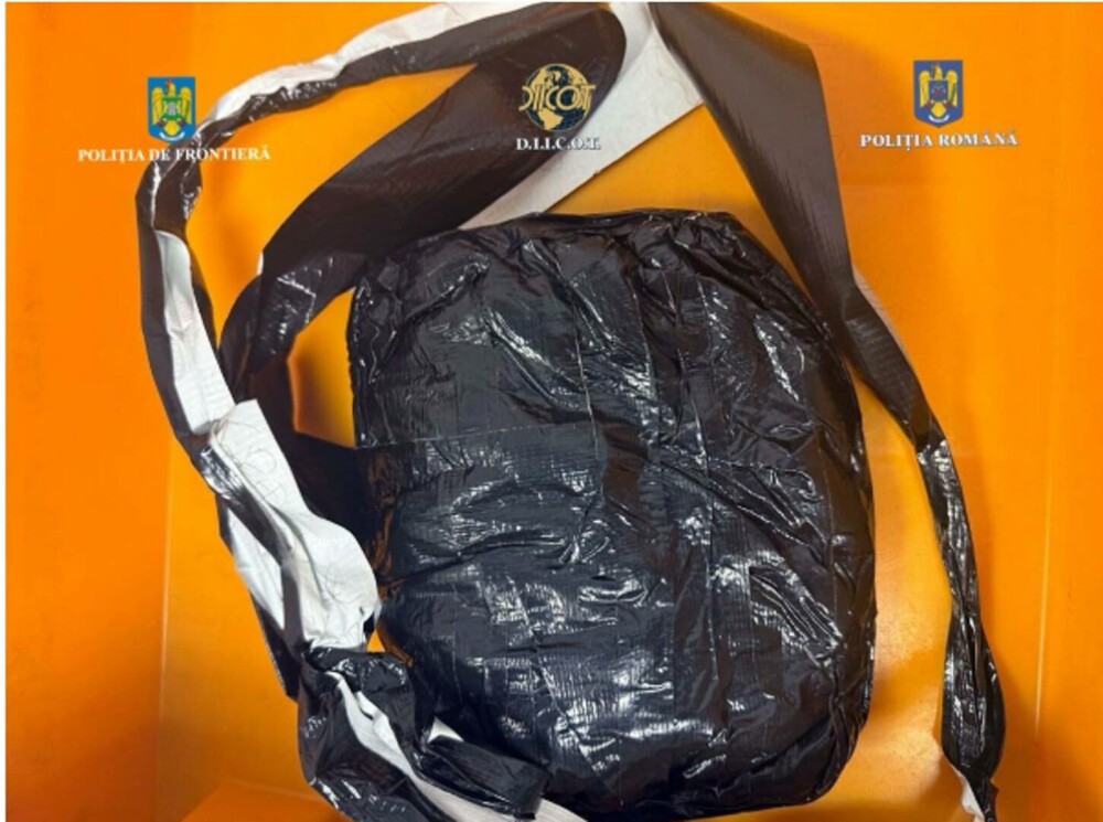 Un bărbat din Brazilia a fost prins pe Aeroportul Otopeni cu pachete de cocaină ascunse în stomac. FOTO - Imaginea 1