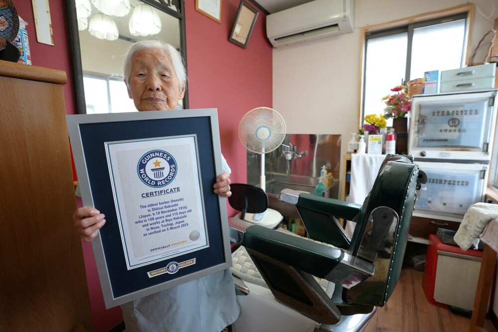 Shitsui Hakoishi, o japoneză de 108 ani, desemnată cea mai vârstnică frizeriță din lume - Imaginea 4