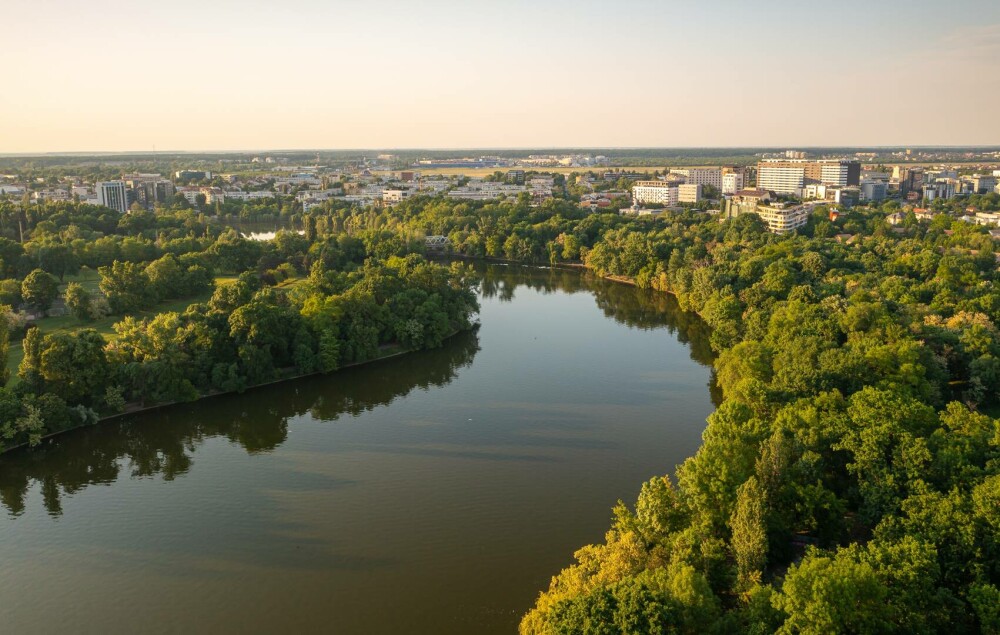 Parcuri din București. Care sunt cele mai frumoase spații verzi din Capitală, perfecte pentru o plimbare în natură - Imaginea 2
