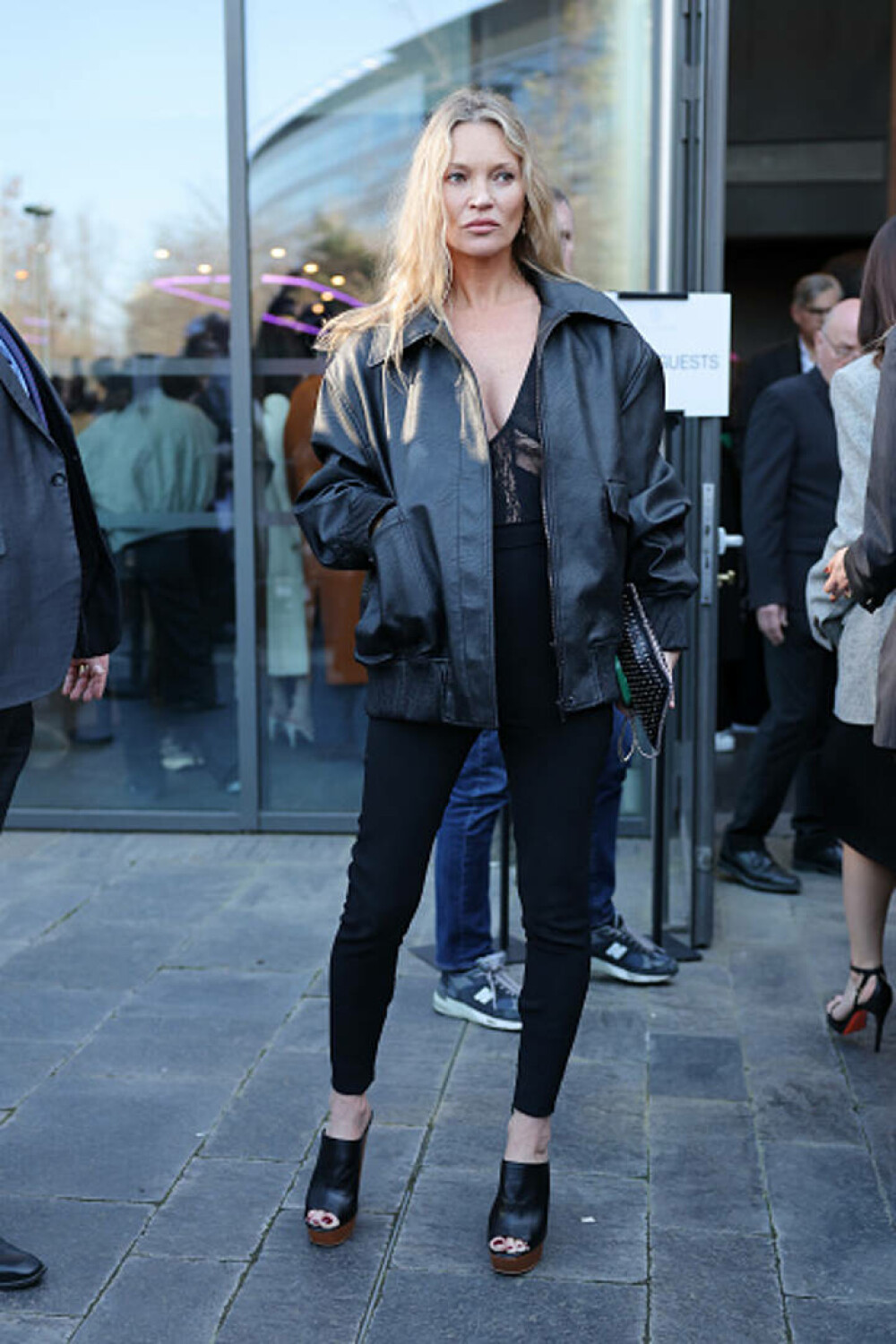 Kate Moss și fiica sa, apariție sofisticată la Săptămâna Modei de la Paris. Lila Moss, pe urmele mamei sale. GALERIE FOTO - Imaginea 15