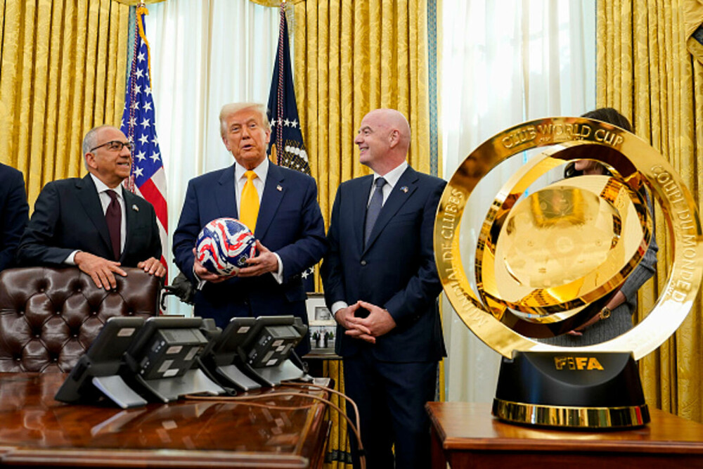 „Bijuteria” cu o formă „nemaivăzută” care a ajuns pe biroul lui Trump. „Wow, asta e ceva nou”. GALERIE FOTO - Imaginea 2