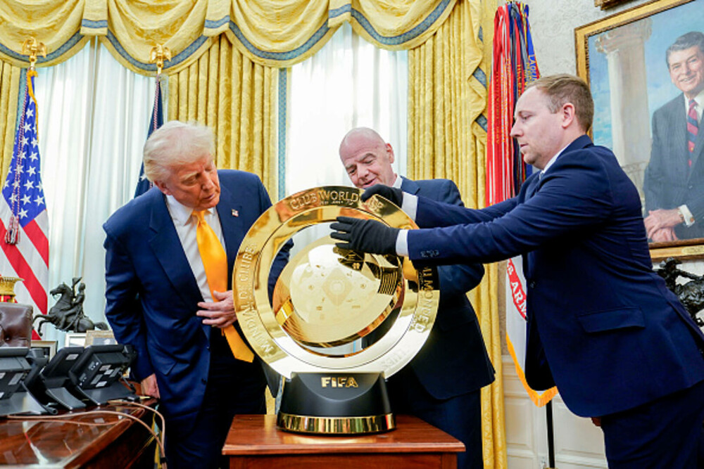 „Bijuteria” cu o formă „nemaivăzută” care a ajuns pe biroul lui Trump. „Wow, asta e ceva nou”. GALERIE FOTO - Imaginea 6