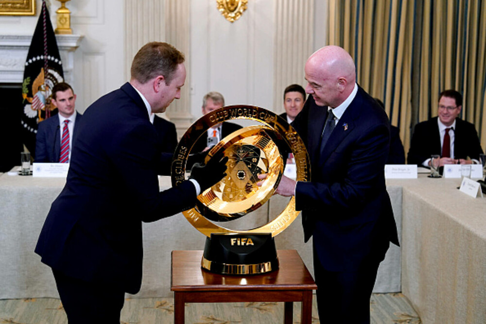 „Bijuteria” cu o formă „nemaivăzută” care a ajuns pe biroul lui Trump. „Wow, asta e ceva nou”. GALERIE FOTO - Imaginea 7