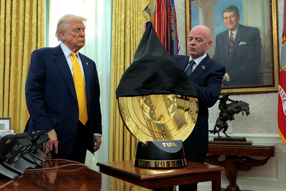 „Bijuteria” cu o formă „nemaivăzută” care a ajuns pe biroul lui Trump. „Wow, asta e ceva nou”. GALERIE FOTO - Imaginea 8