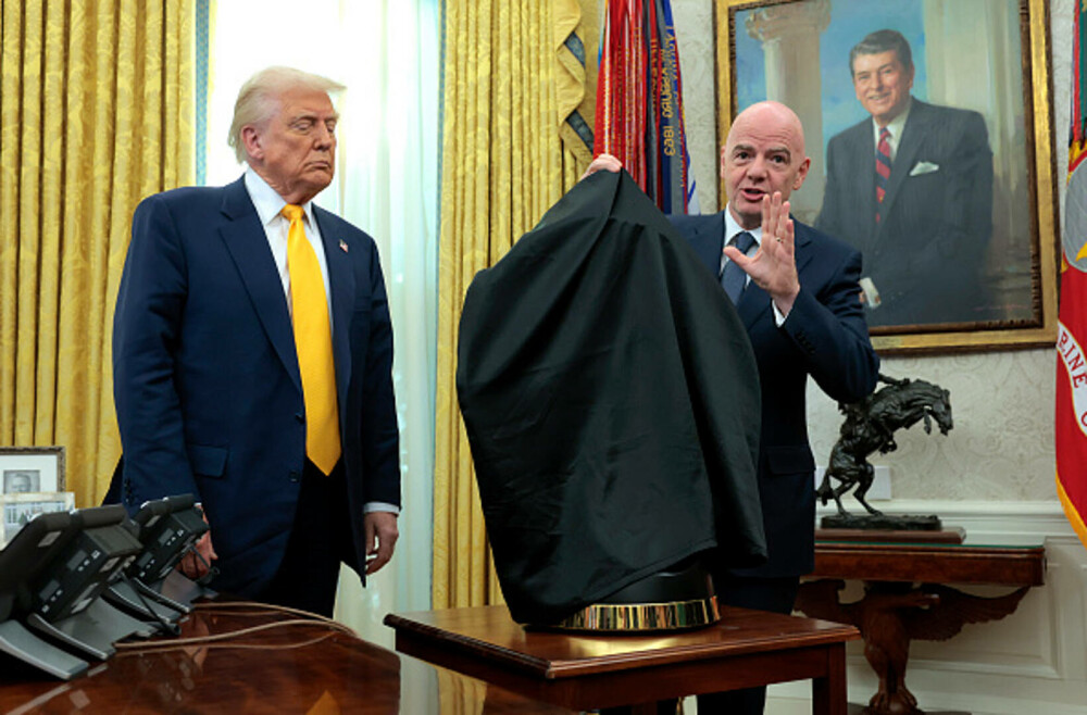 „Bijuteria” cu o formă „nemaivăzută” care a ajuns pe biroul lui Trump. „Wow, asta e ceva nou”. GALERIE FOTO - Imaginea 9