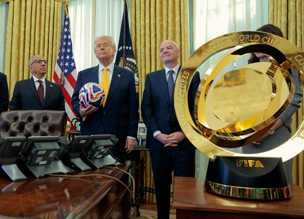 „Bijuteria” cu o formă „nemaivăzută” care a ajuns pe biroul lui Trump. „Wow, asta e ceva nou”. GALERIE FOTO - Imaginea 16