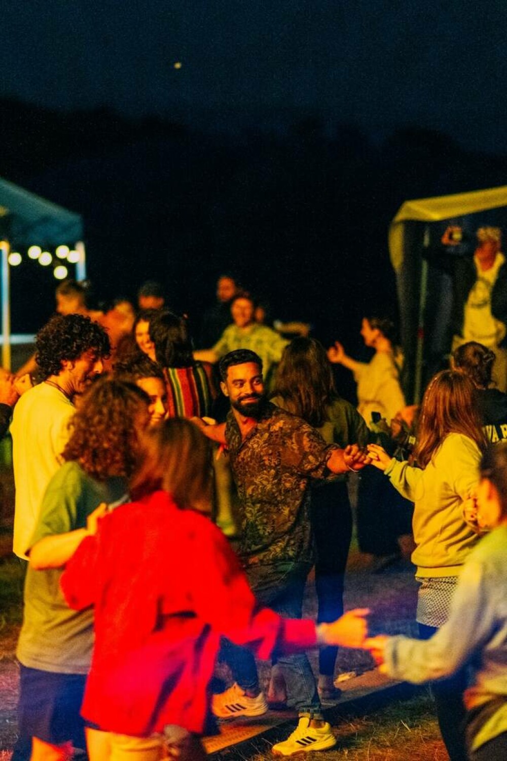 S-a anunțat Holzstock Indie Festival 2025, singurul festival de muzică din România în grădina unei biserici fortificate - Imaginea 4