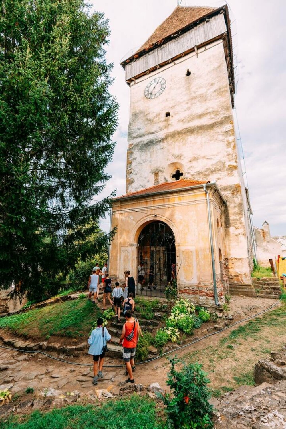 S-a anunțat Holzstock Indie Festival 2025, singurul festival de muzică din România în grădina unei biserici fortificate - Imaginea 14