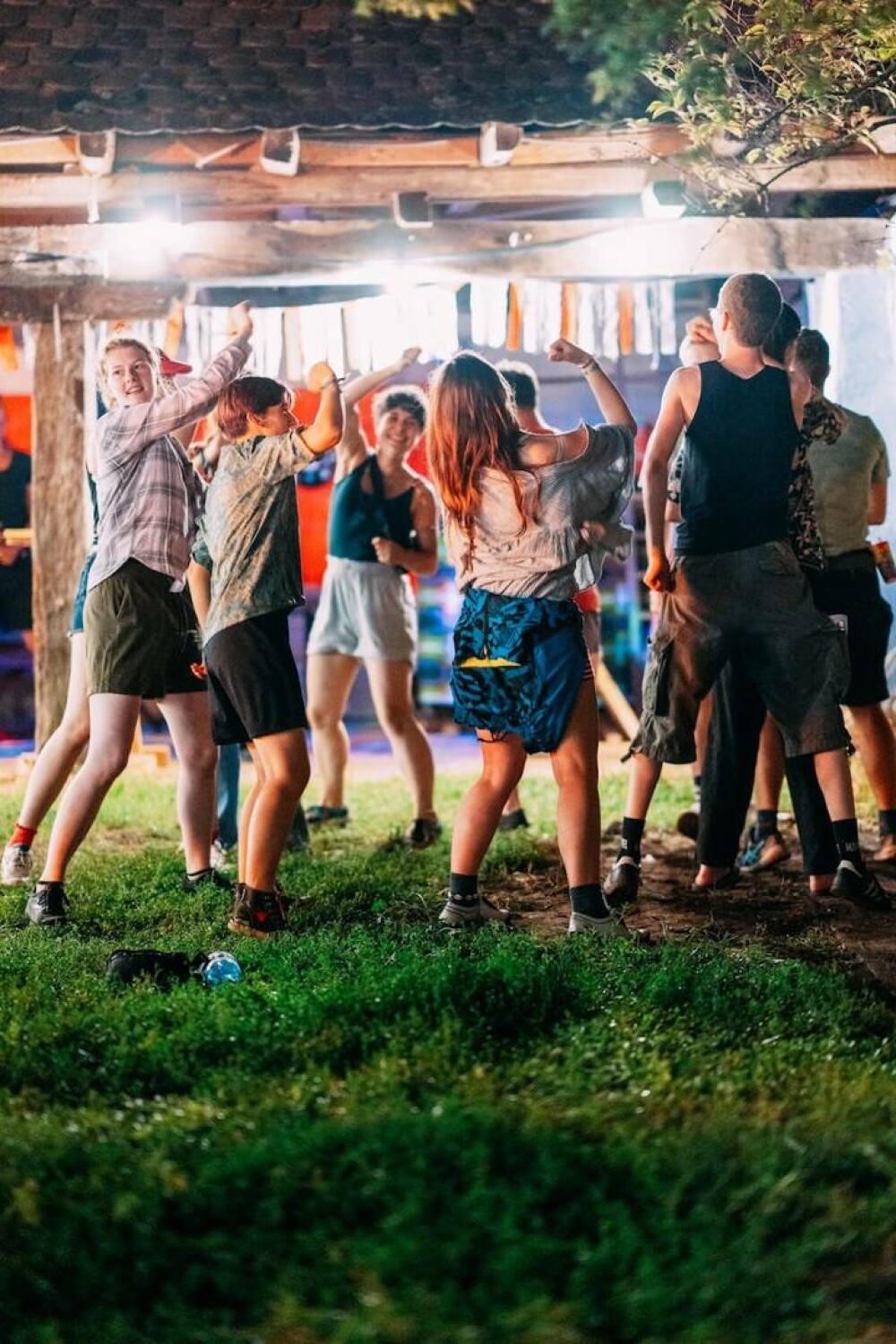 S-a anunțat Holzstock Indie Festival 2025, singurul festival de muzică din România în grădina unei biserici fortificate - Imaginea 17