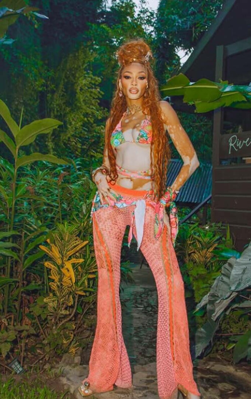 Modelul Winnie Harlow, apariție spectaculoasă pe străzile din Miami alături de cățelul ei | GALERIE FOTO - Imaginea 21