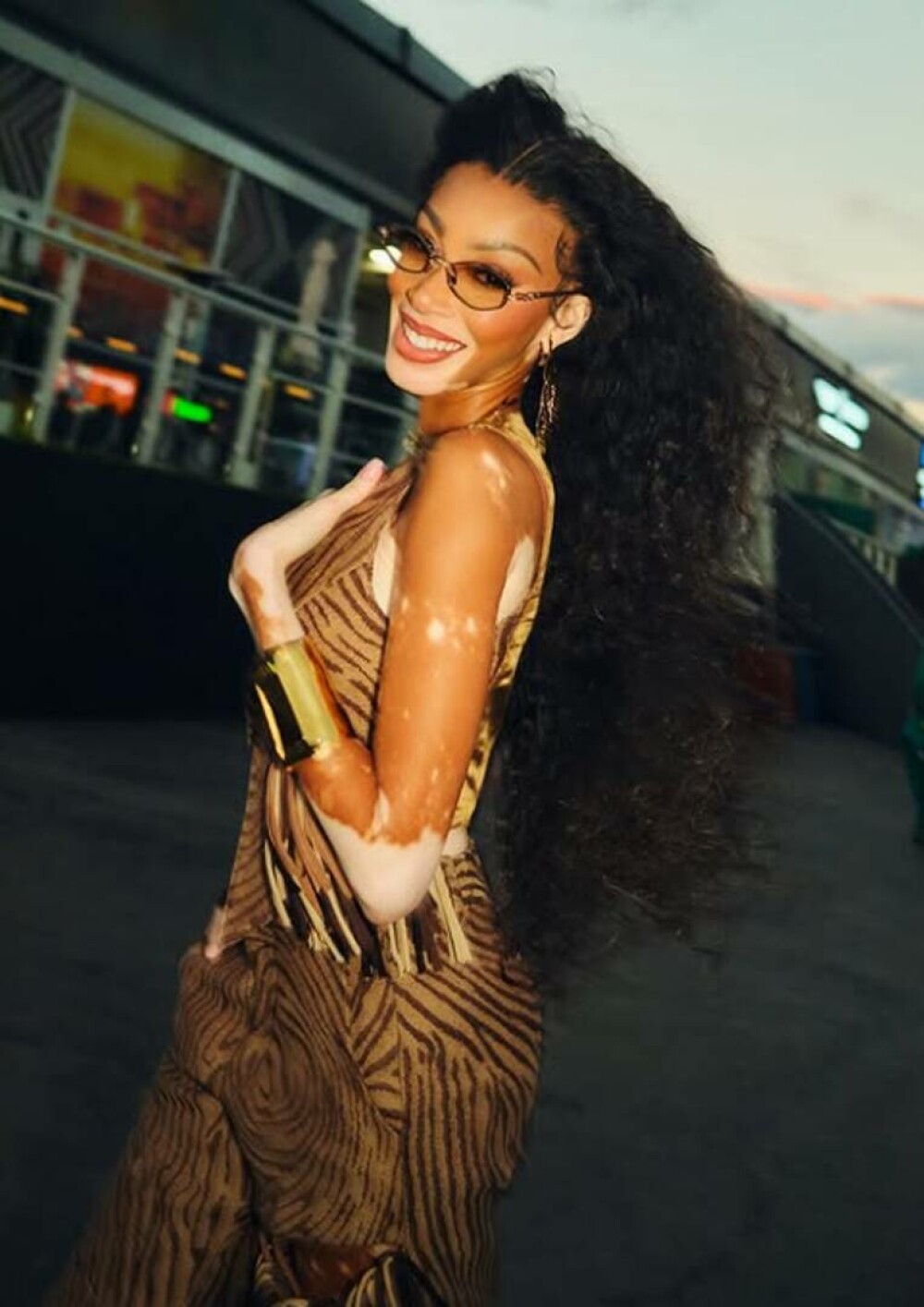 Modelul Winnie Harlow, apariție spectaculoasă pe străzile din Miami alături de cățelul ei | GALERIE FOTO - Imaginea 23