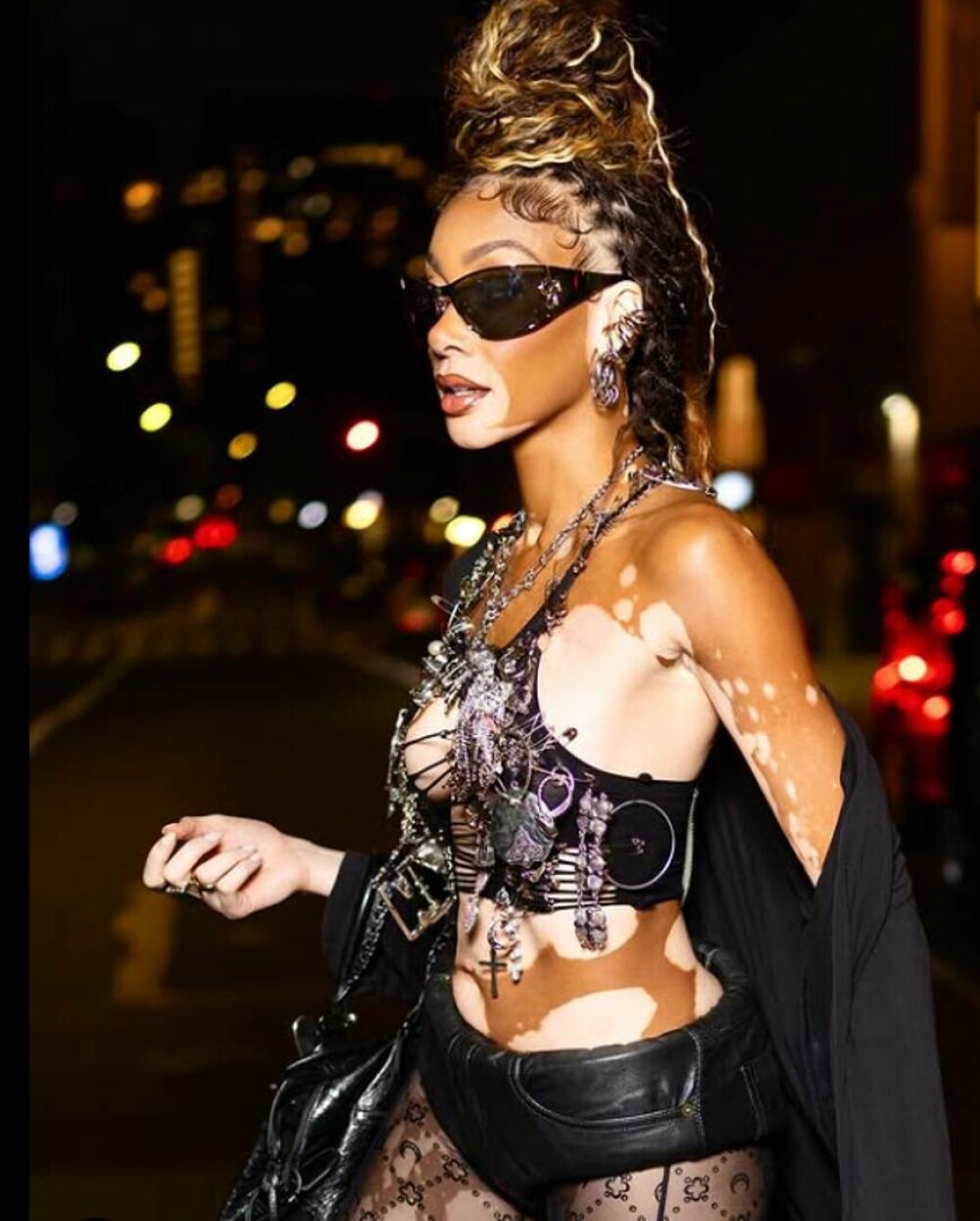 Modelul Winnie Harlow, apariție spectaculoasă pe străzile din Miami alături de cățelul ei | GALERIE FOTO - Imaginea 27