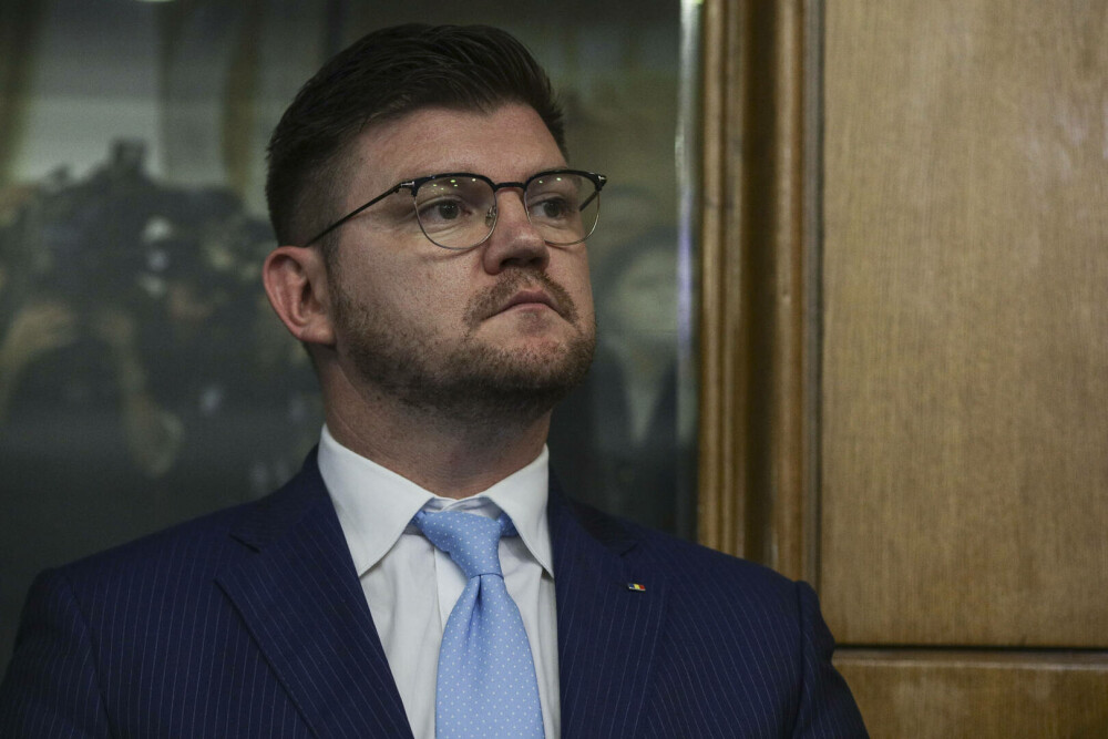 Cine este Anton Pisaroglu, consultantul politic care încearcă să capitalizeze alegătorii lui Călin Georgescu - Imaginea 1