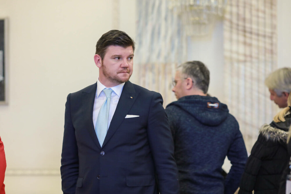 Cine este Anton Pisaroglu, consultantul politic care încearcă să capitalizeze alegătorii lui Călin Georgescu - Imaginea 2