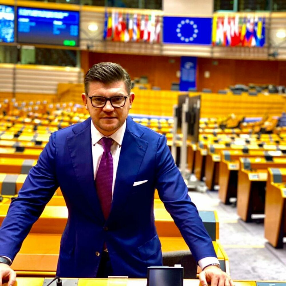 Cine este Anton Pisaroglu, consultantul politic care încearcă să capitalizeze alegătorii lui Călin Georgescu - Imaginea 7