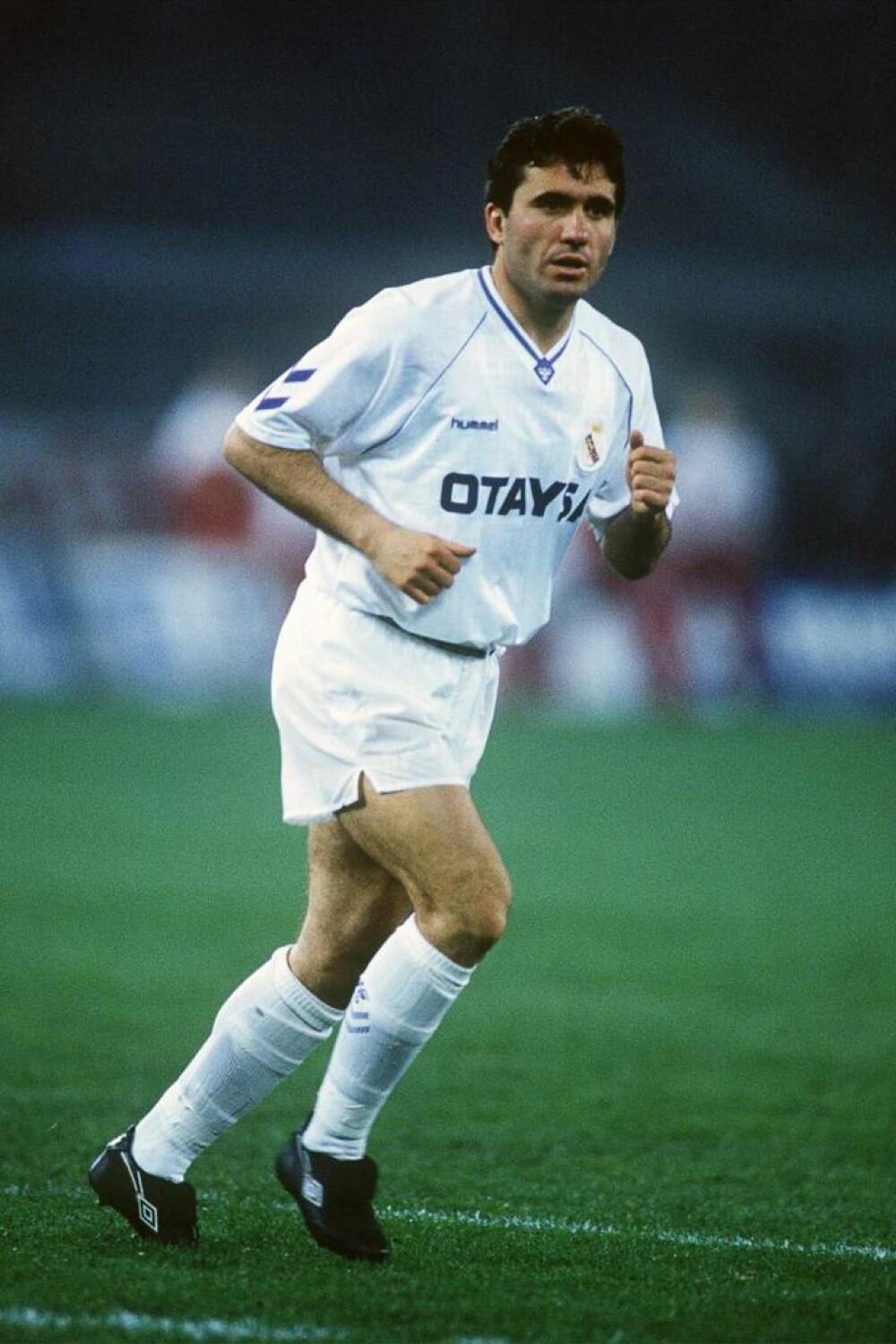 Gheorghe Hagi, decorat cu Ordinul Naţional „Steaua României” în grad de Cavaler: Am muncit pentru acest moment | GALERIE FOTO - Imaginea 30