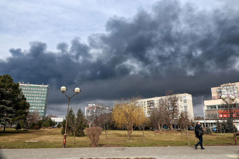 Dezastrul din Odesa în imagini. Rusia a lovit Ucraina cu 3 rachete balistice, după ce Kievul a acceptat un armistițiu. FOTO - Imaginea 11