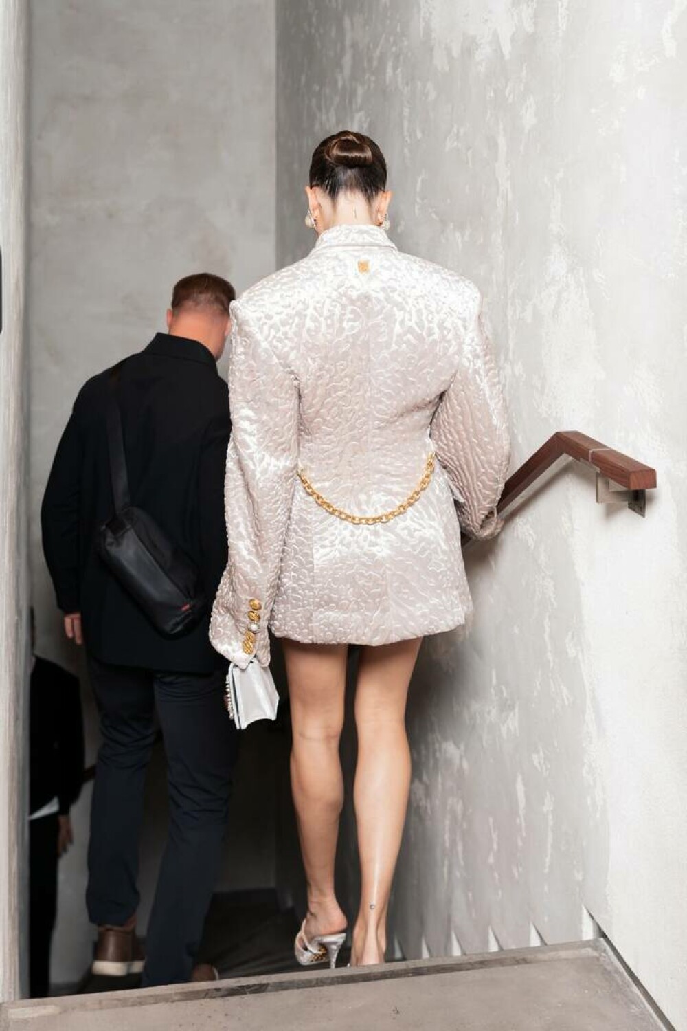Hailey Bieber a atras toate privirile la Săptămâna Modei de la Paris. Modelul a avut două ținute în aceeași zi. GALERIE FOTO - Imaginea 12