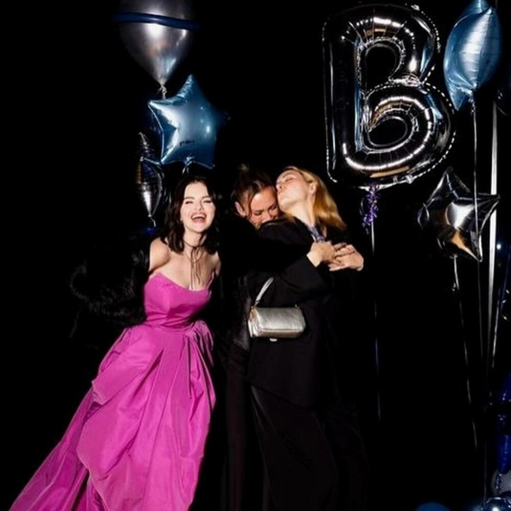 Selena Gomez, strălucitoare într-o rochie de 11.000 de dolari la aniversarea logodnicului ei, Benny Blanco. FOTO - Imaginea 1