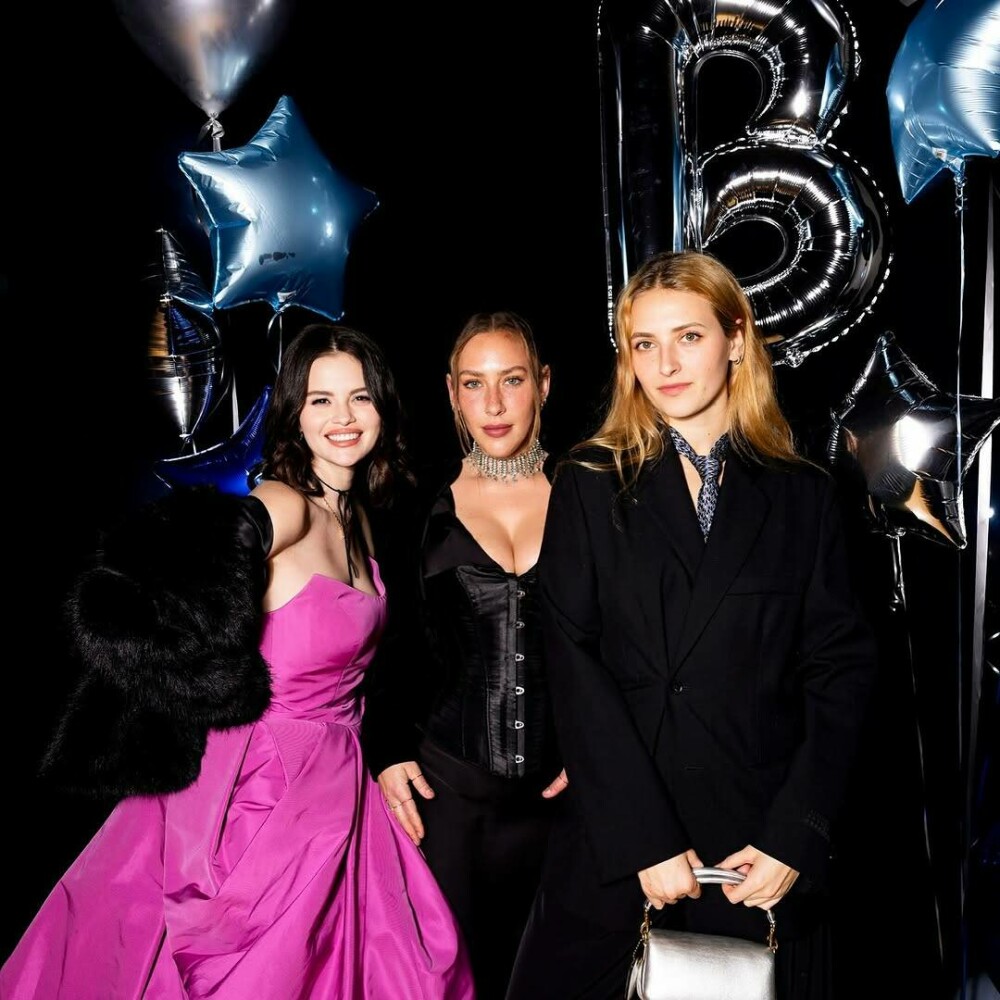 Selena Gomez, strălucitoare într-o rochie de 11.000 de dolari la aniversarea logodnicului ei, Benny Blanco. FOTO - Imaginea 3