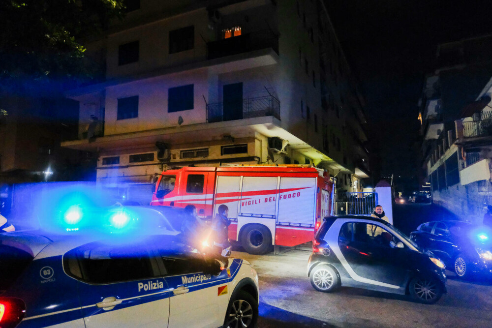 Haos în Napoli. Oamenii şi-au petrecut noaptea pe străzi după ce oraşul a fost zguduit de un puternic cutremur | GALERIE FOTO - Imaginea 3