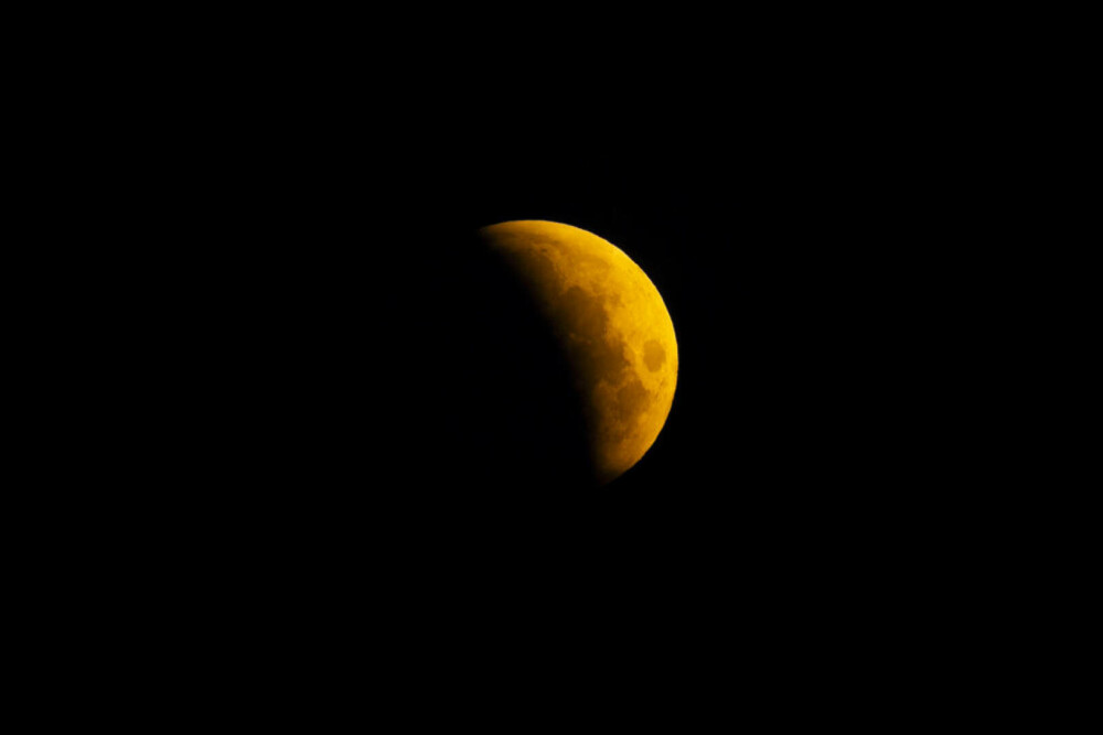 Eclipsă de Lună pe 14 martie 2025. Vezi eclipsa totală de Lună Sângerie în imagini - GALERIE FOTO - Imaginea 11