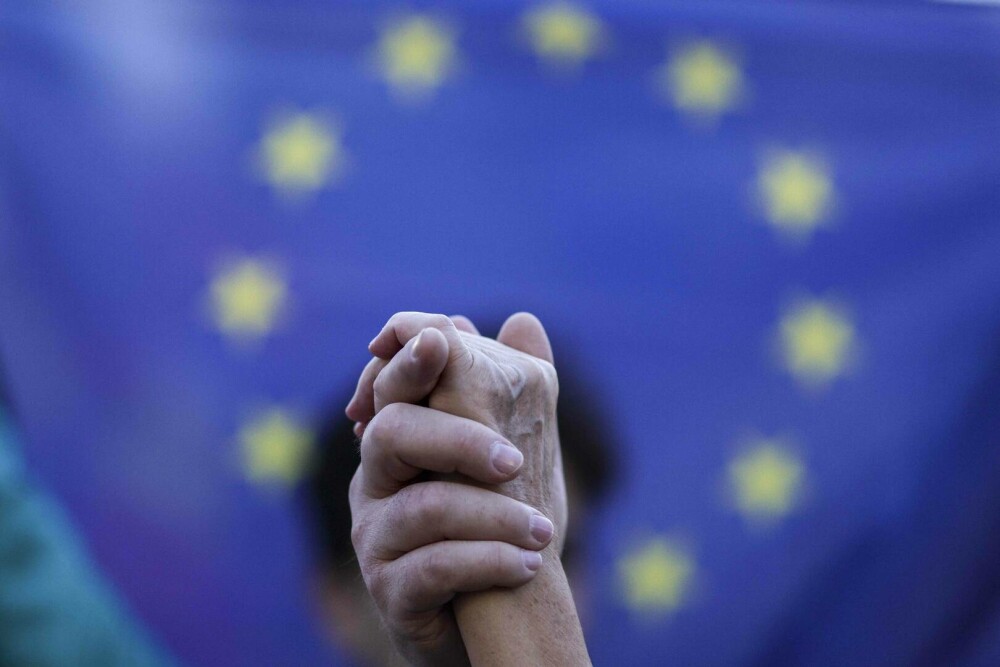 Miting pro-Europa în București: ”Nu plecăm capul în fața extremismului”. Coregrafie impresionantă - Imaginea 9