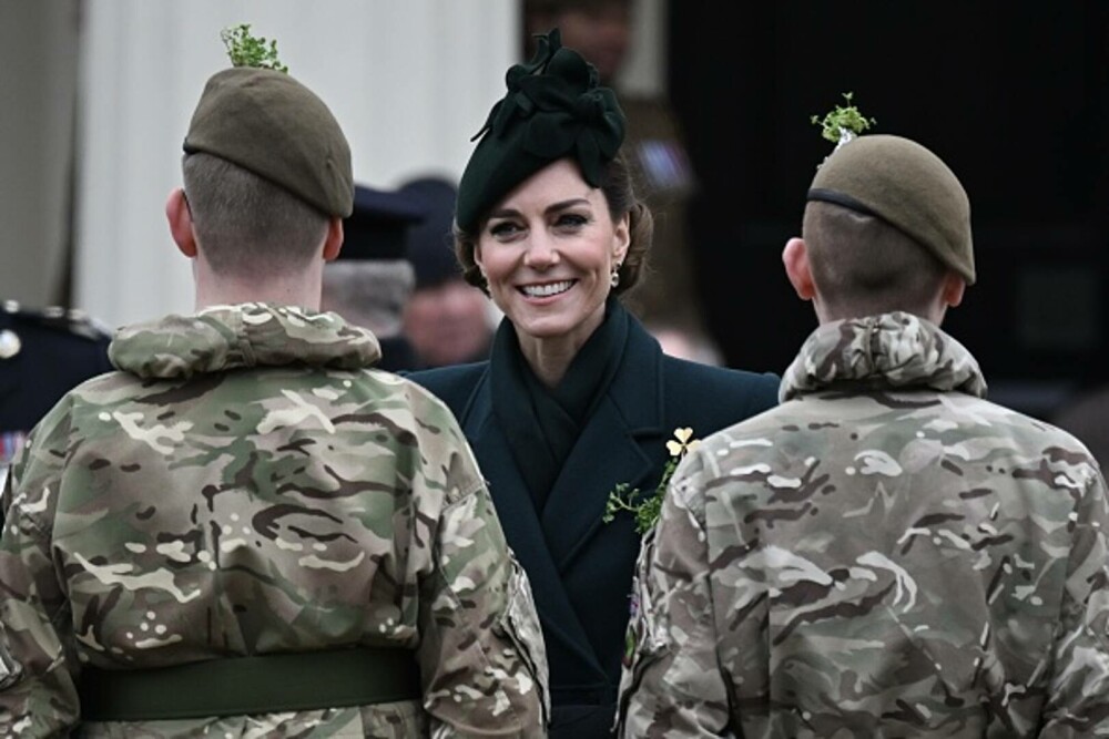 Prințesa Kate, apariție îndrăzneață cu pălărie de cowboy. Mesajul pentru echipa feminină de rugby a Angliei. FOTO - Imaginea 49