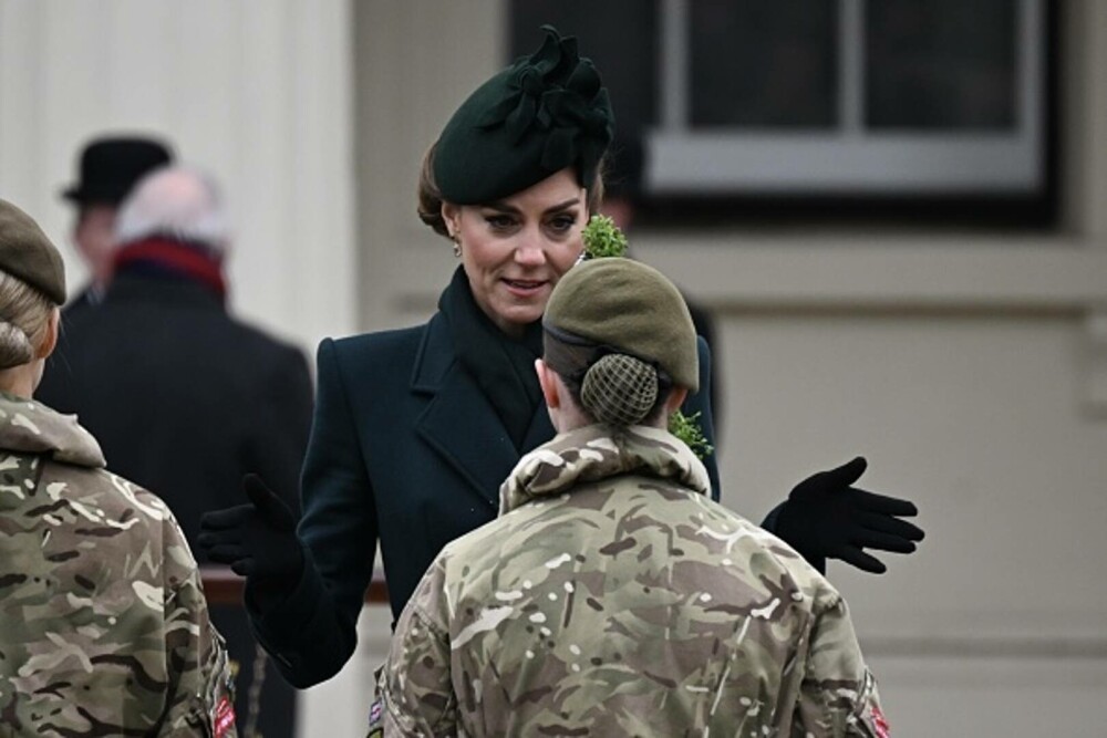 Prințesa Kate a băut bere alături de Gărzile Irlandeze de Ziua Sfântului Patrick | GALERIE FOTO - Imaginea 6