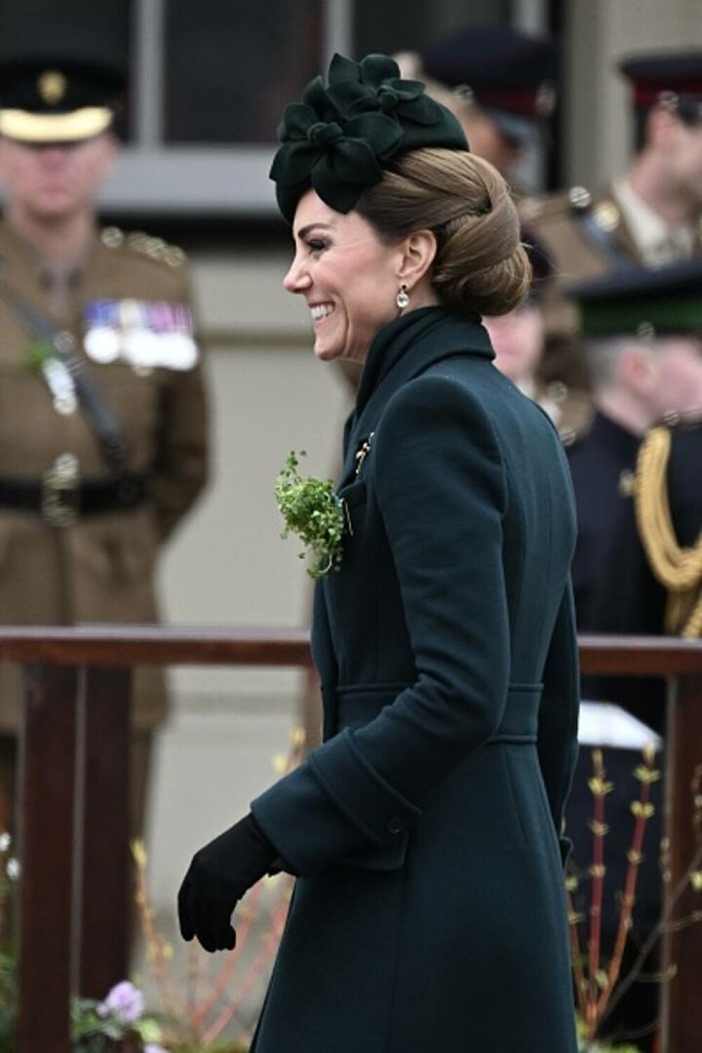 Prințesa Kate a băut bere alături de Gărzile Irlandeze de Ziua Sfântului Patrick | GALERIE FOTO - Imaginea 9