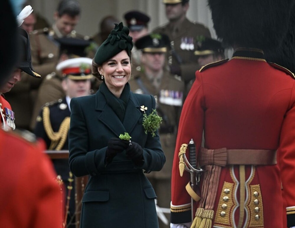 Prințesa Kate a băut bere alături de Gărzile Irlandeze de Ziua Sfântului Patrick | GALERIE FOTO - Imaginea 13