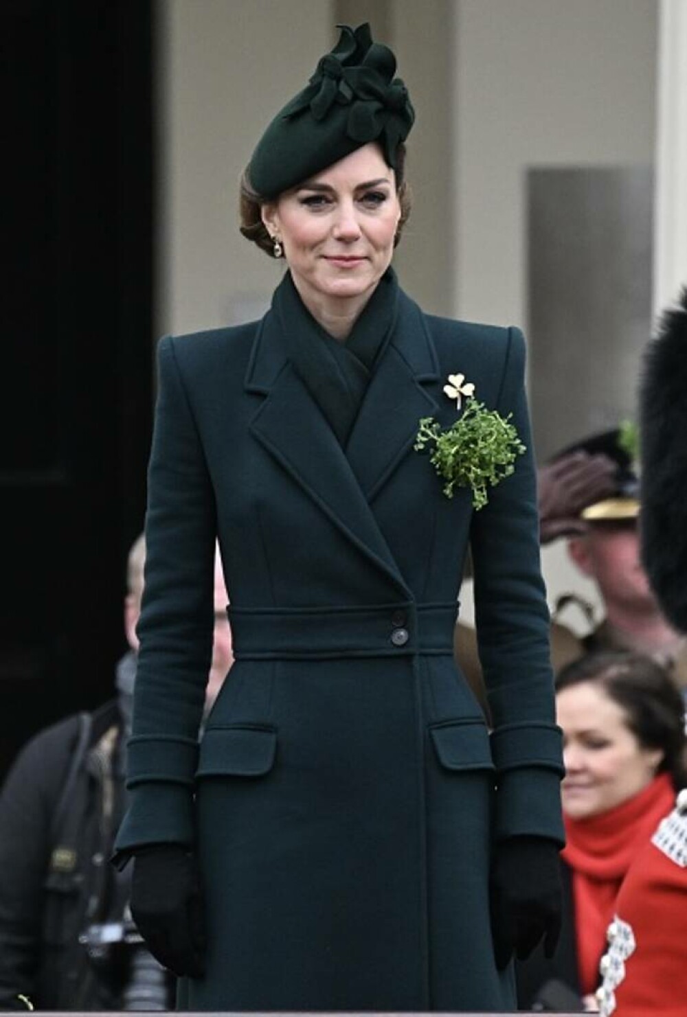 Prințesa Kate a băut bere alături de Gărzile Irlandeze de Ziua Sfântului Patrick | GALERIE FOTO - Imaginea 14