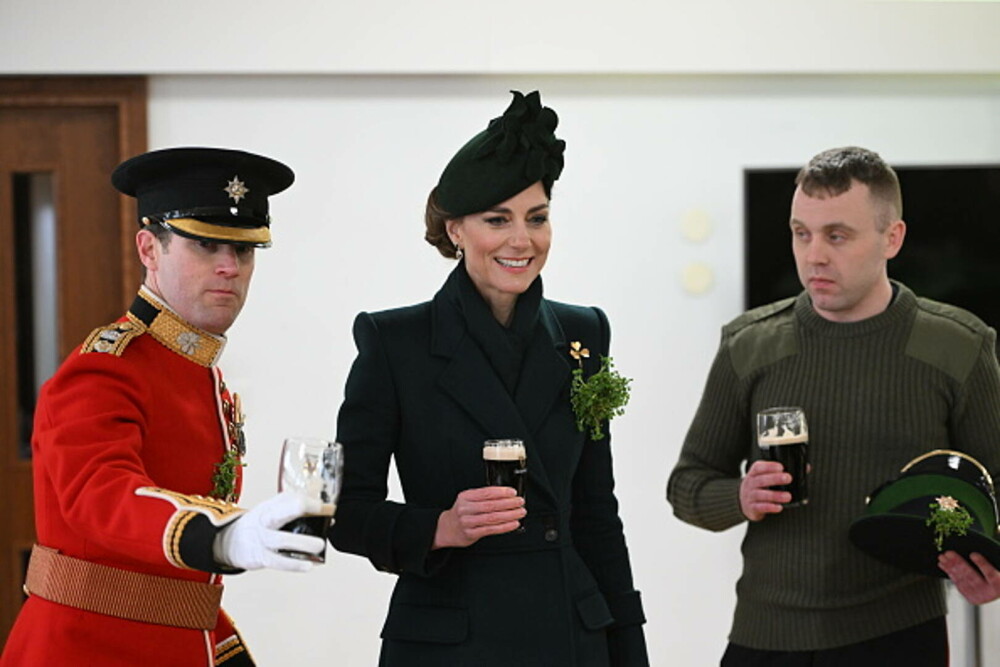 Prințesa Kate, apariție îndrăzneață cu pălărie de cowboy. Mesajul pentru echipa feminină de rugby a Angliei. FOTO - Imaginea 55