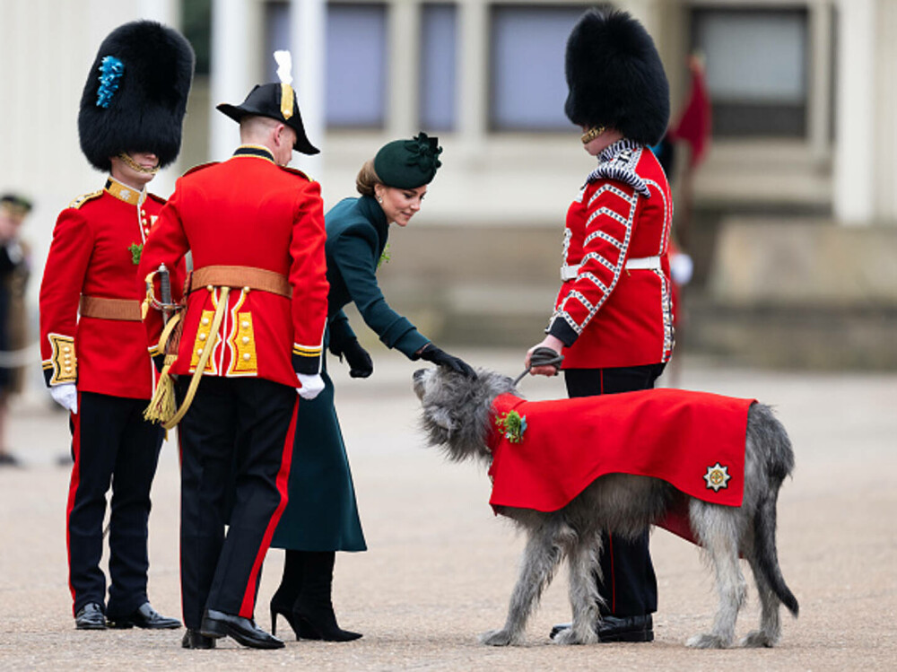 Prințesa Kate a băut bere alături de Gărzile Irlandeze de Ziua Sfântului Patrick | GALERIE FOTO - Imaginea 23