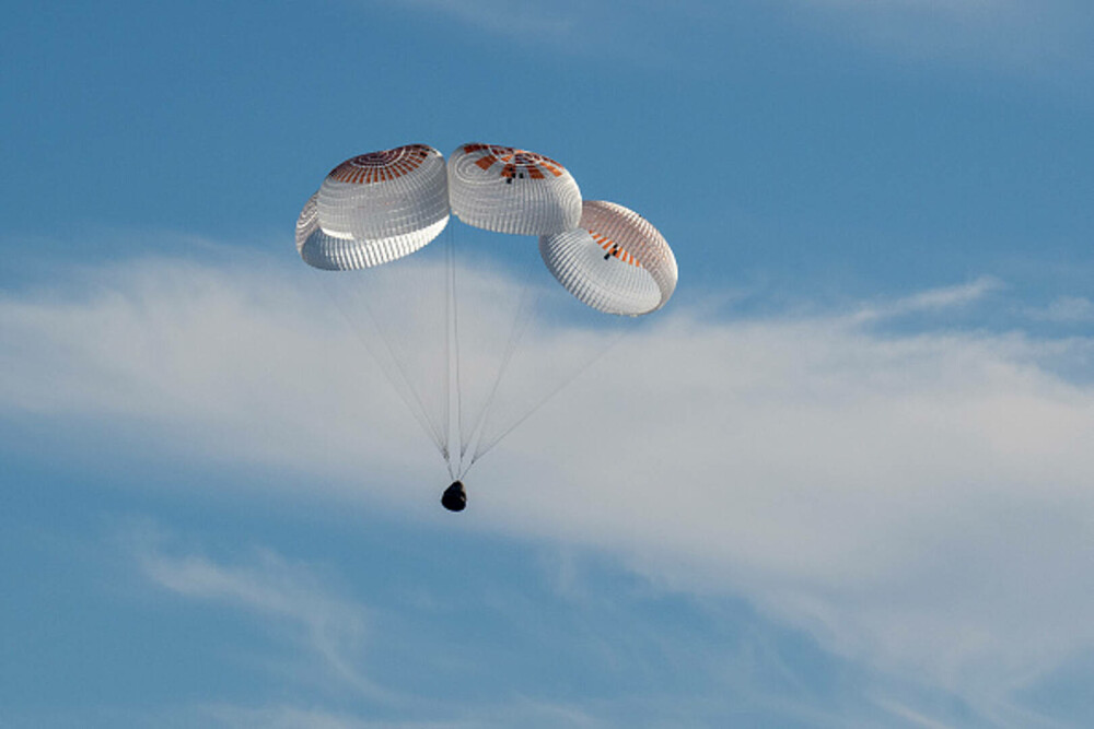 Astronauţii blocaţi 9 luni în spațiu au ajuns pe Terra. Capsula lor a amerizat în largul Floridei, printre delfini. VIDEO - Imaginea 7
