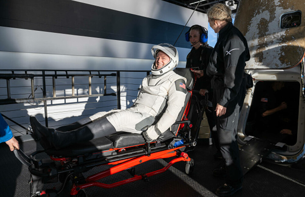 Astronauţii blocaţi 9 luni în spațiu au ajuns pe Terra. Capsula lor a amerizat în largul Floridei, printre delfini. VIDEO - Imaginea 2