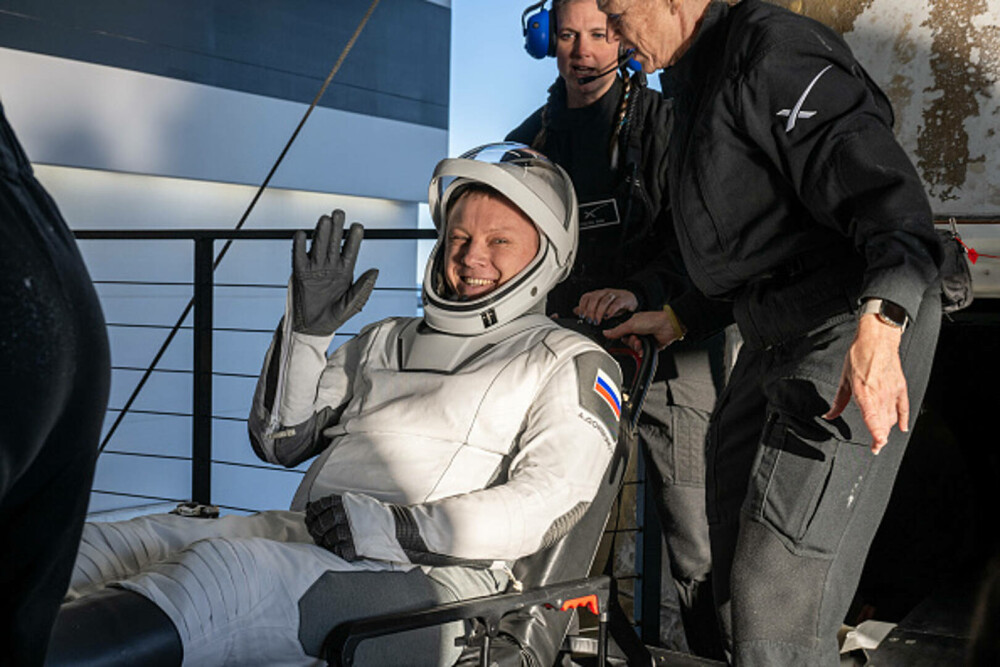 Astronauţii blocaţi 9 luni în spațiu au ajuns pe Terra. Capsula lor a amerizat în largul Floridei, printre delfini. VIDEO - Imaginea 3