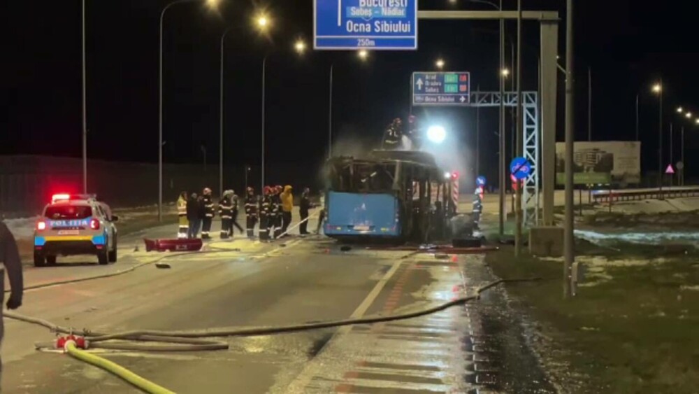 Accident grav între un autoturism și un autobuz alimentat cu gaz comprimat, în Sibiu. Ambele vehicule au luat foc - Imaginea 4