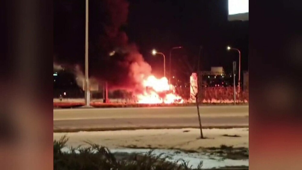 Accident grav între un autoturism și un autobuz alimentat cu gaz comprimat, în Sibiu. Ambele vehicule au luat foc - Imaginea 2