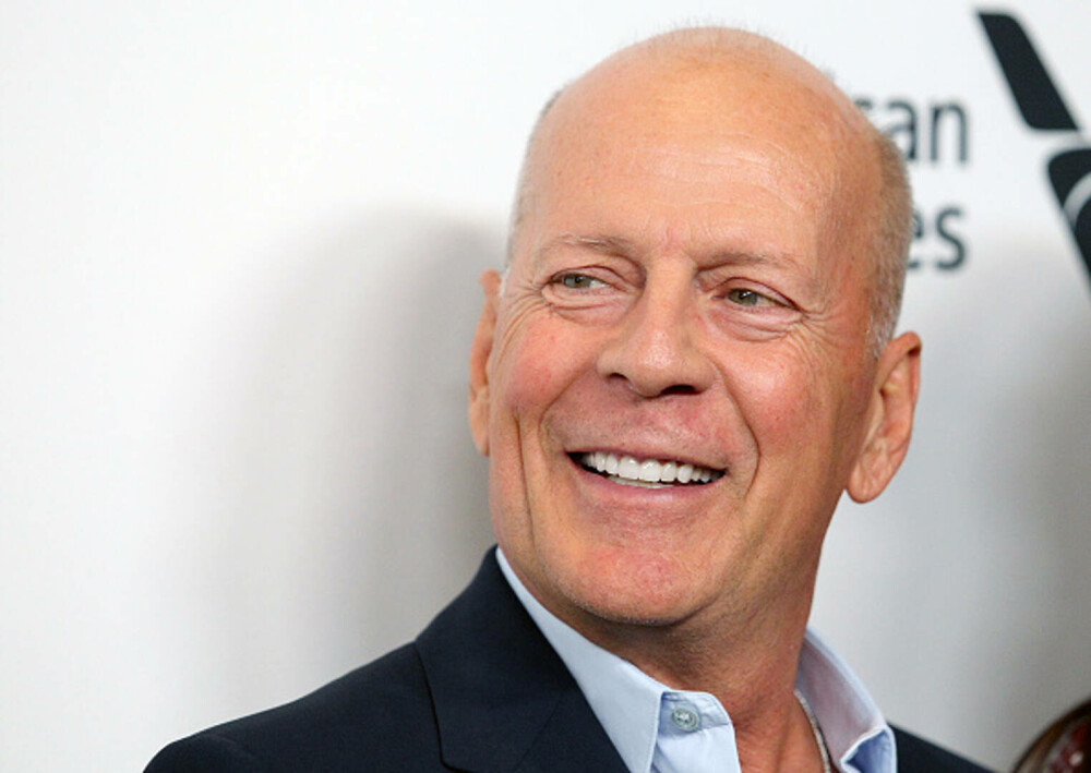 Bruce Willis a devenit mut, nu mai poate citi şi are dificultăţi de deplasare. Suferă de demenţă din 2023 - Imaginea 6