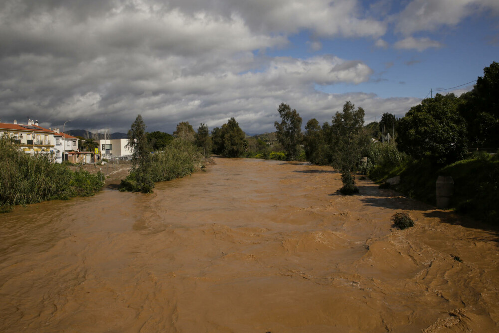 Spania se confruntă din nou cu inundații de proporții. Autoritățile au fost nevoite să evacueze peste 350 de locuințe - Imaginea 12