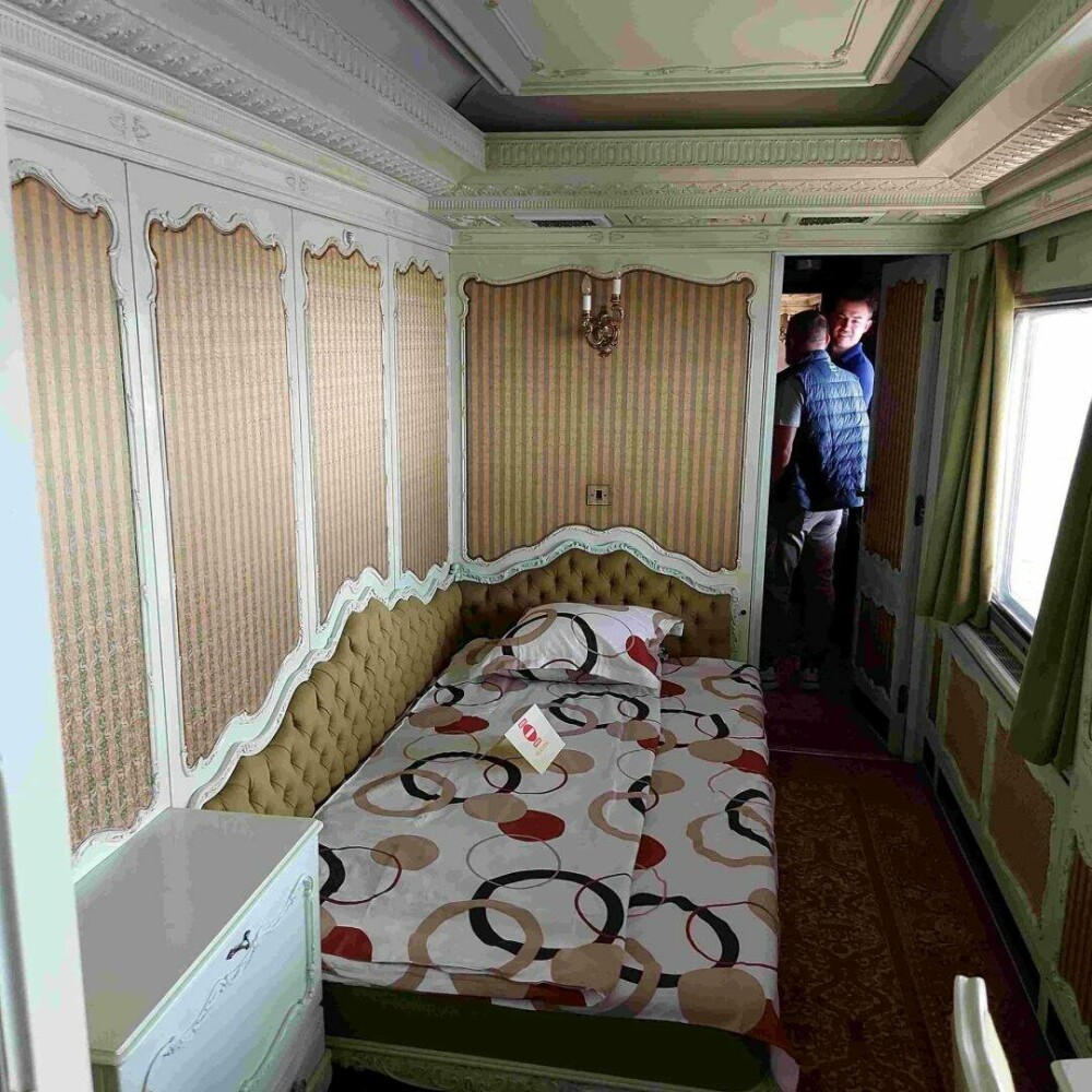 ”Air Iohannis”: 193 de zboruri de lux și doar 3 călătorii cu trenul. Cum arată Trenul Prezidențial ignorat | GALERIE FOTO - Imaginea 4