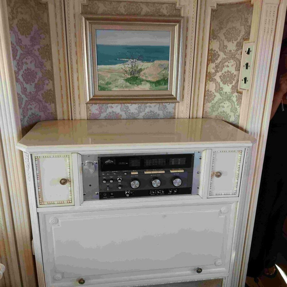 ”Air Iohannis”: 193 de zboruri de lux și doar 3 călătorii cu trenul. Cum arată Trenul Prezidențial ignorat | GALERIE FOTO - Imaginea 7