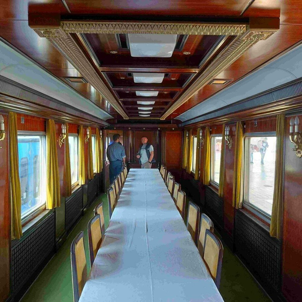 ”Air Iohannis”: 193 de zboruri de lux și doar 3 călătorii cu trenul. Cum arată Trenul Prezidențial ignorat | GALERIE FOTO - Imaginea 8