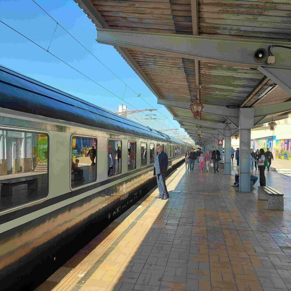 ”Air Iohannis”: 193 de zboruri de lux și doar 3 călătorii cu trenul. Cum arată Trenul Prezidențial ignorat | GALERIE FOTO - Imaginea 13