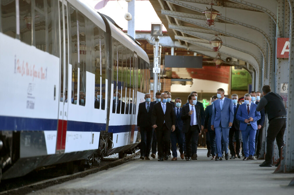 ”Air Iohannis”: 193 de zboruri de lux și doar 3 călătorii cu trenul. Cum arată Trenul Prezidențial ignorat | GALERIE FOTO - Imaginea 15