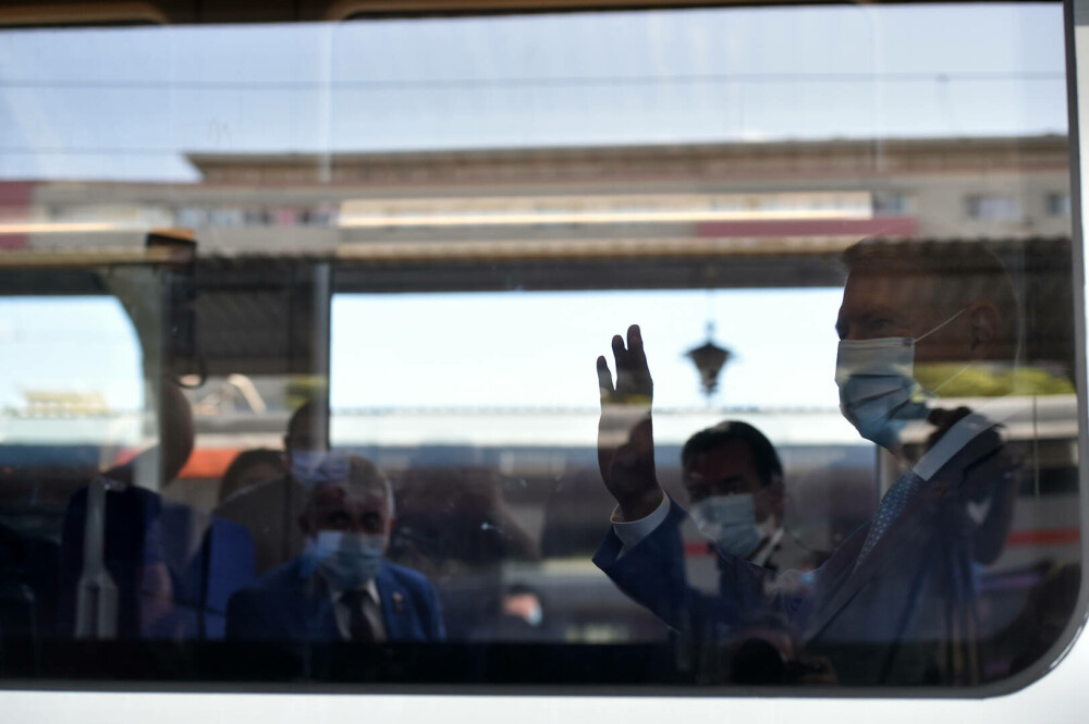 ”Air Iohannis”: 193 de zboruri de lux și doar 3 călătorii cu trenul. Cum arată Trenul Prezidențial ignorat | GALERIE FOTO - Imaginea 17