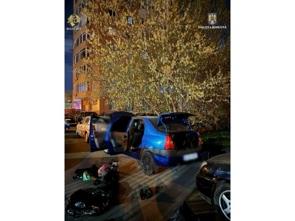 O persoană a fost reținută după ce a fost prinsă cu mai mulți saci de plastic în mașină. Ce au descoperit polițiștii. FOTO - Imaginea 5